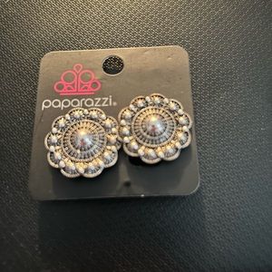 Paparazzi clip on earrings